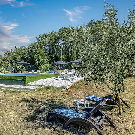 Lovely In With Kitchen Holiday home *