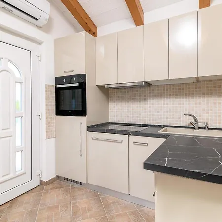 Ferienhaus Lovely In With Kitchen *